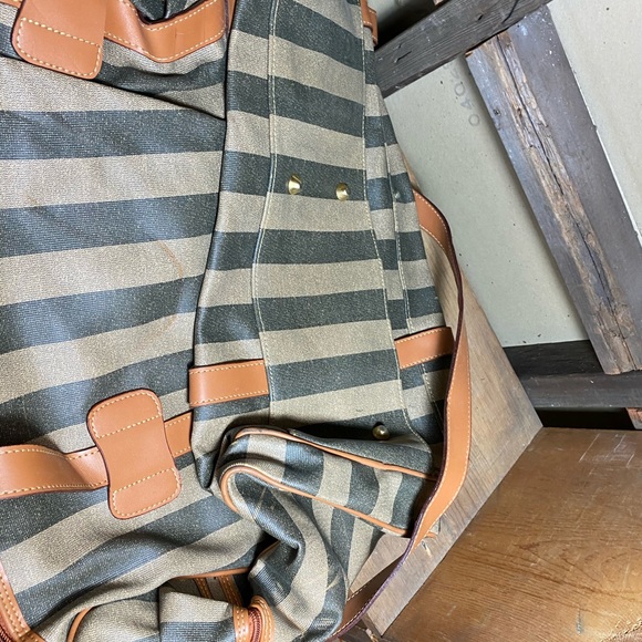 Duffle bag - Picture 3 of 3